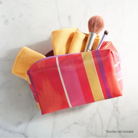 Norwex Grab-n-Go Zipper Pouch with 3 mini
EnviroCloths - Limited Edition - Picture 2 of 6